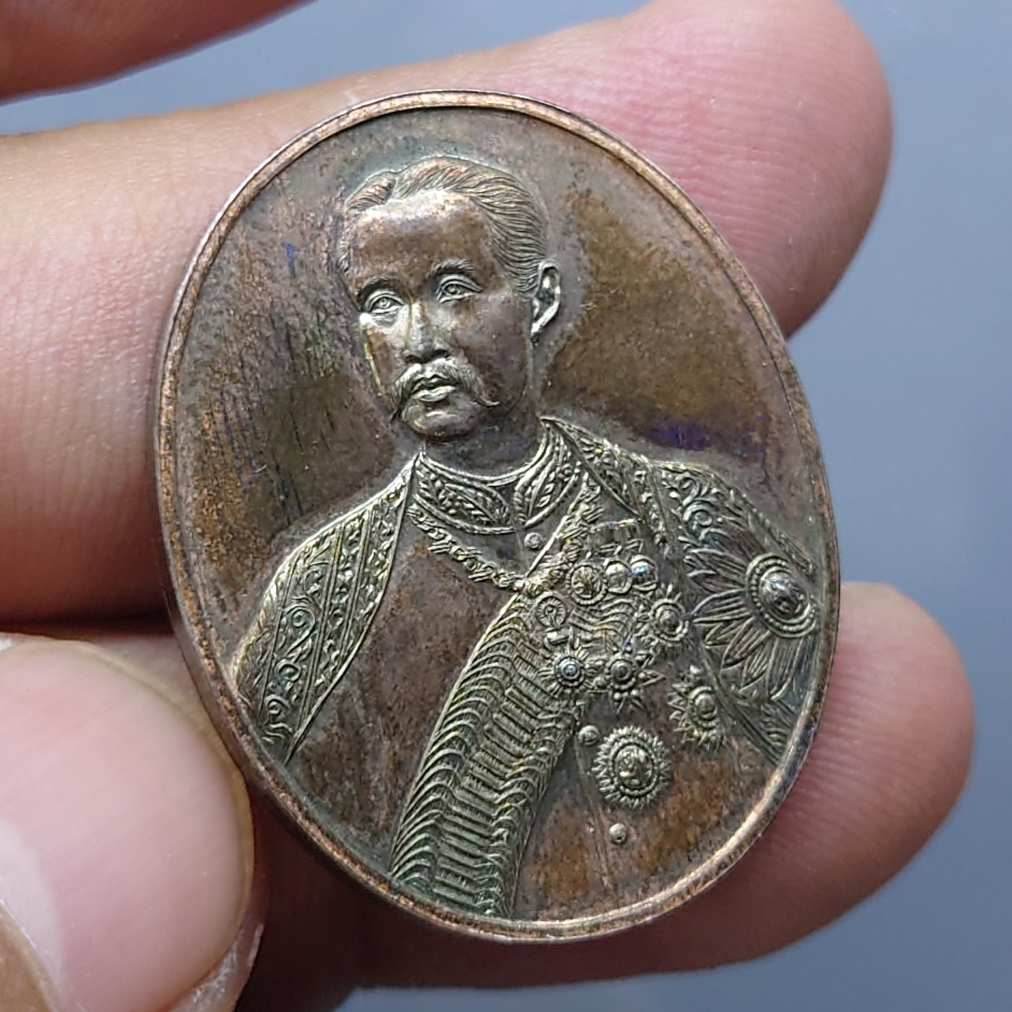 เหรียญเสด็จพ่อ รัชกาลที่ 5 ที่ระลึกครบ 100 ปี โรงเรียนวัดบวรนิเวศ พ.ศ.2536 เนื้อทองแดง พร้อมกล่องเดิม