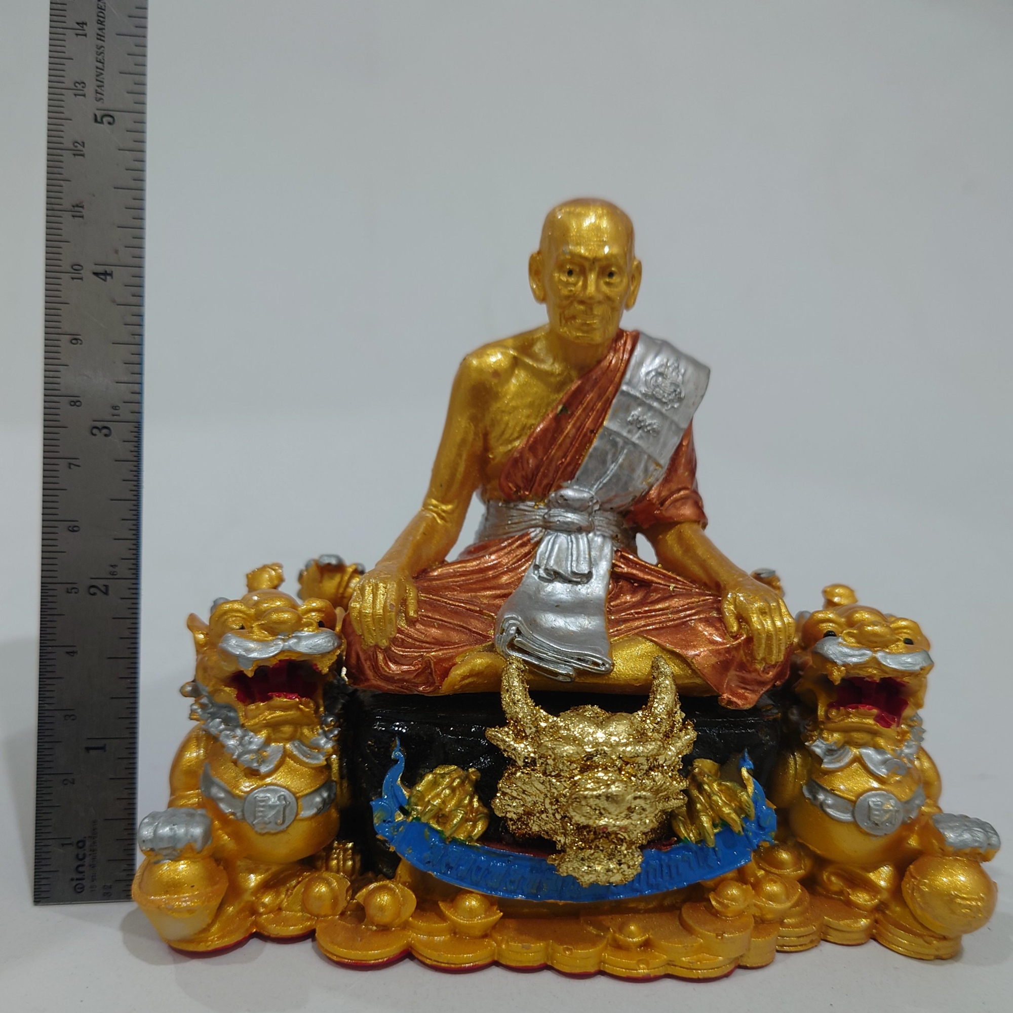 พระบูชา (ตั้งหน้ารถ) รุ่นรวยโชคลาภ 100 ปี เนื้อเรซิ่น องค์พระ 3 K มังกรทอง ปี่เซี่ยทอง หลวงพ่อพัฒน์ วัดห้วยด้วน โคท 50