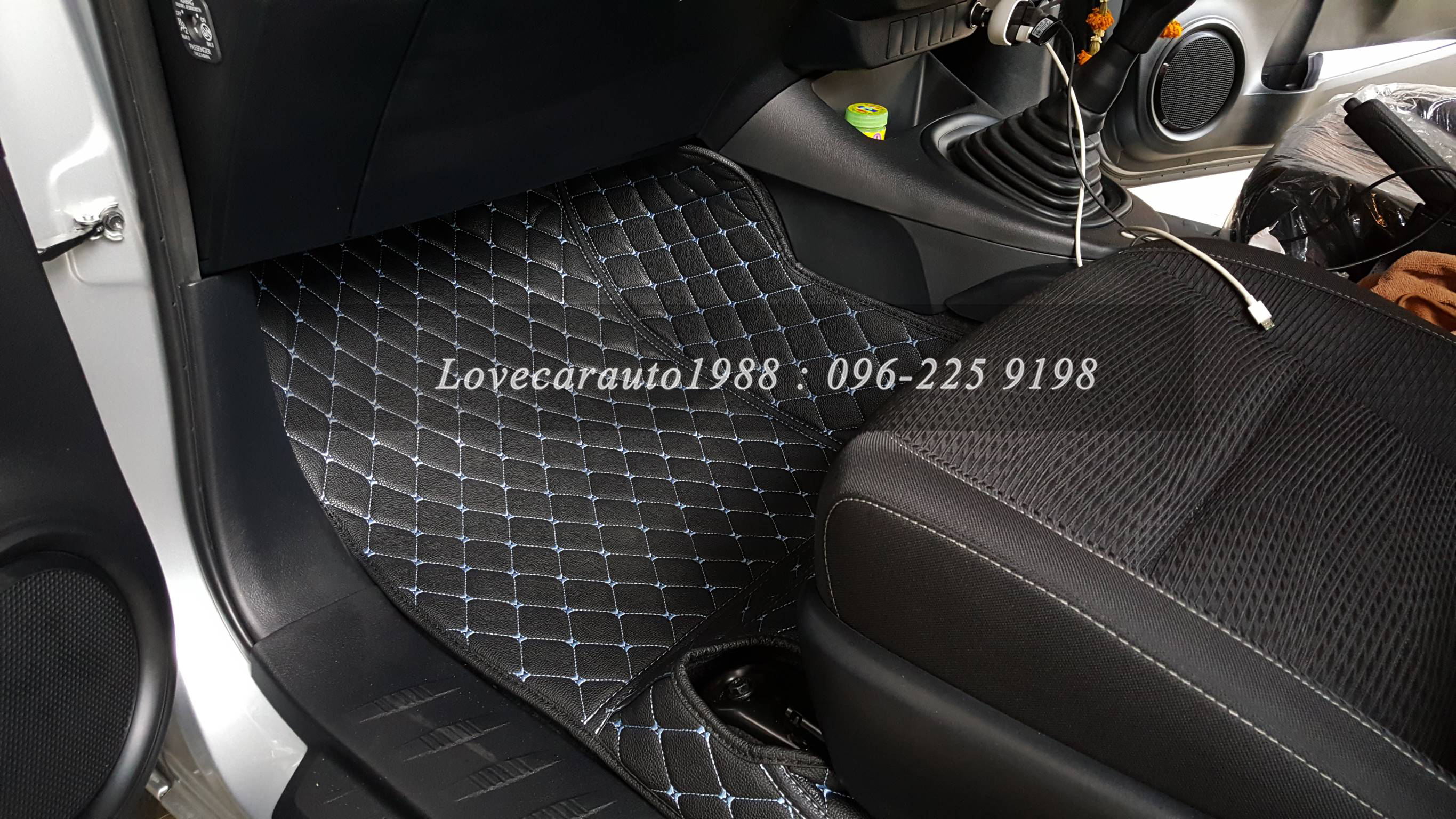 พรม6D Toyota Hilux Revo Cab สีดำฟ้า