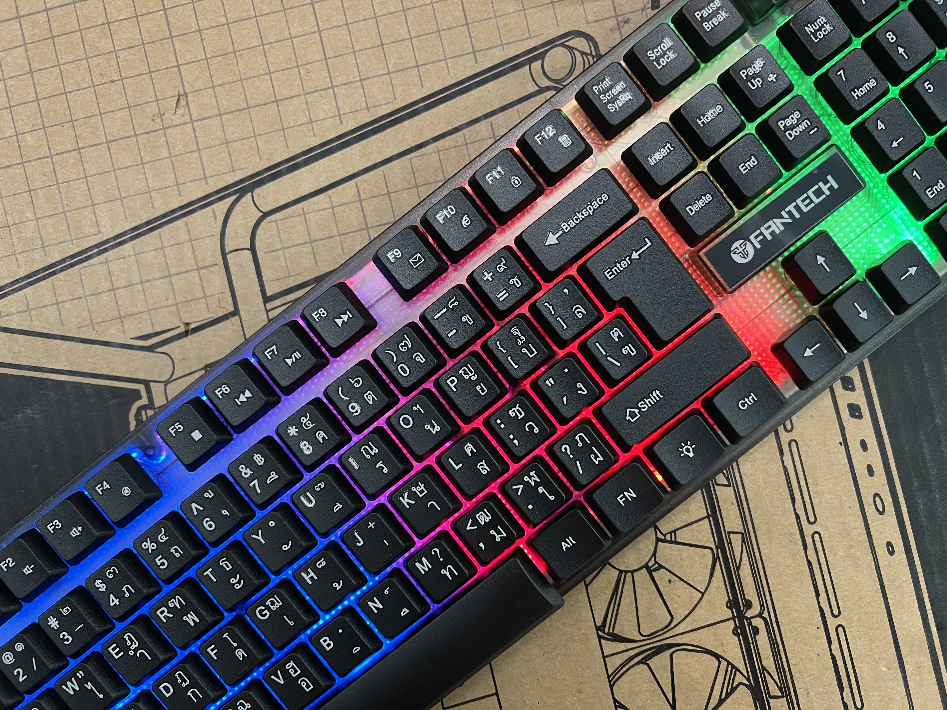 คีย์บอร์ดเล่นเกมส์ มีไฟ RGB Fantech K514 ของใหม่แกะกล่อง