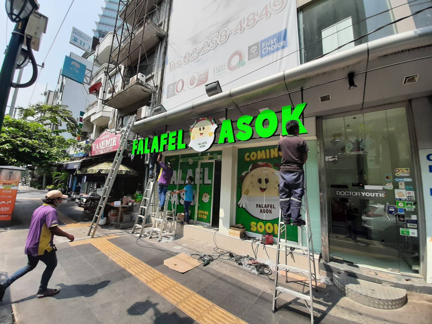 ป้ายไฟแอลอีดีไฟออกหน้าขอบอลูมิเนียม งานFALAFEL ASOK