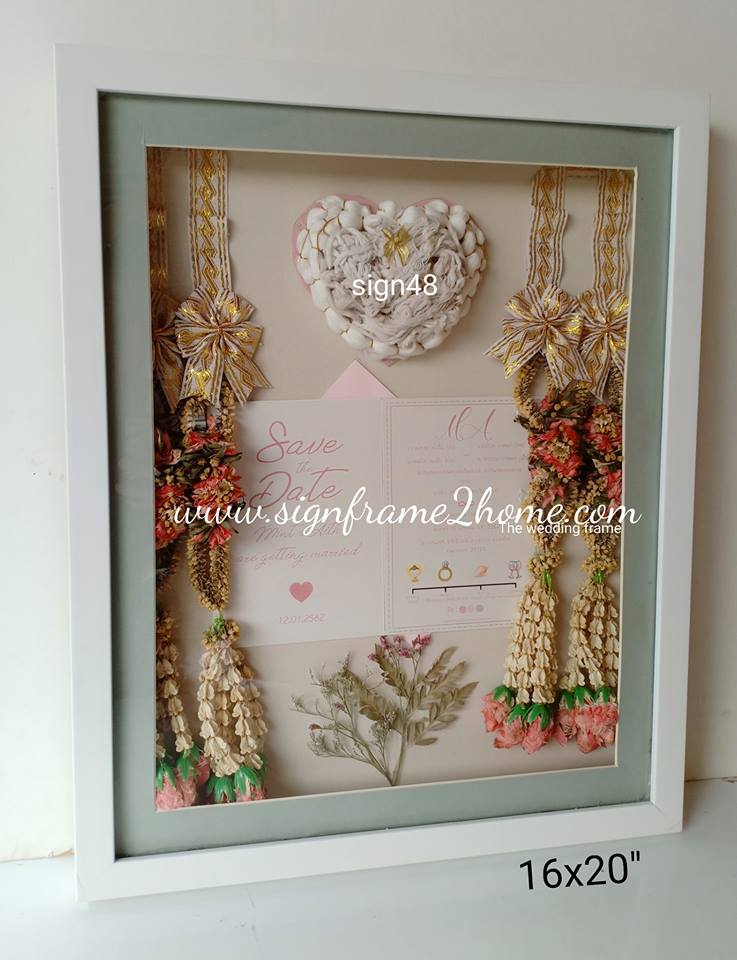 กรอบรูปทรงลึกงานแต่ง ลายไม้ขาวเรียบ ขนาด 16x20" ปูพื้นสีครีมอ่อน เสริมโฟโต้เม้าสีเทาออ่น