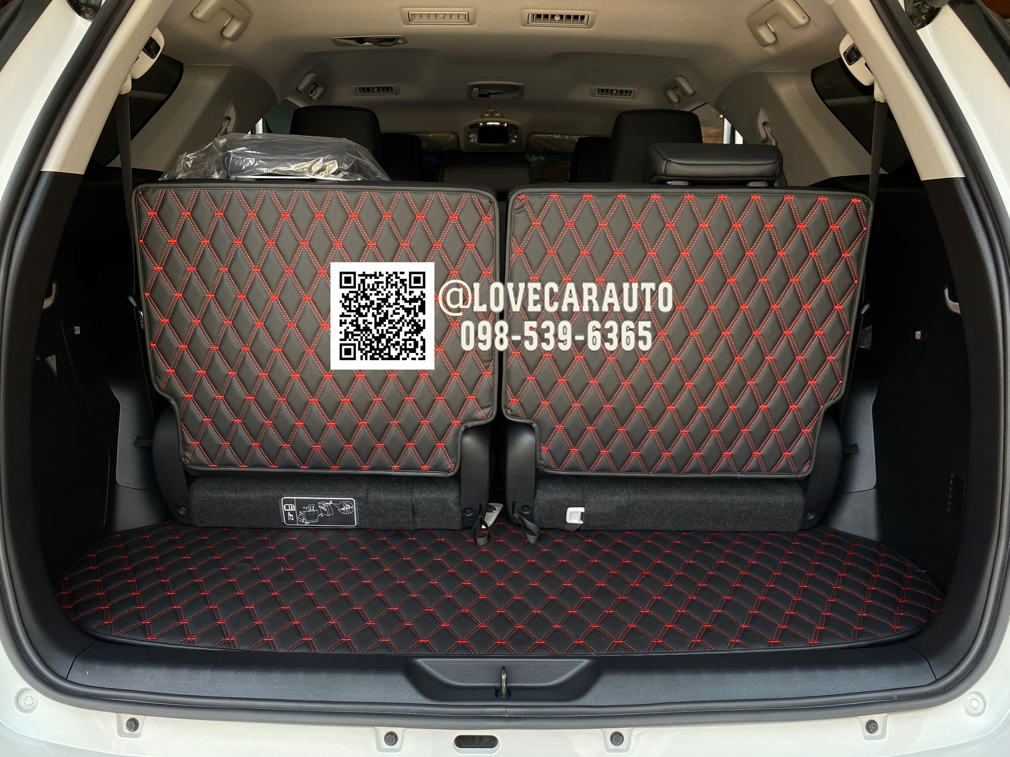 พรม7D VVIP ด้ายคู่ Toyota Fortuner Leder 2022 สีดำด้ายแดง +ไวนิลดำ