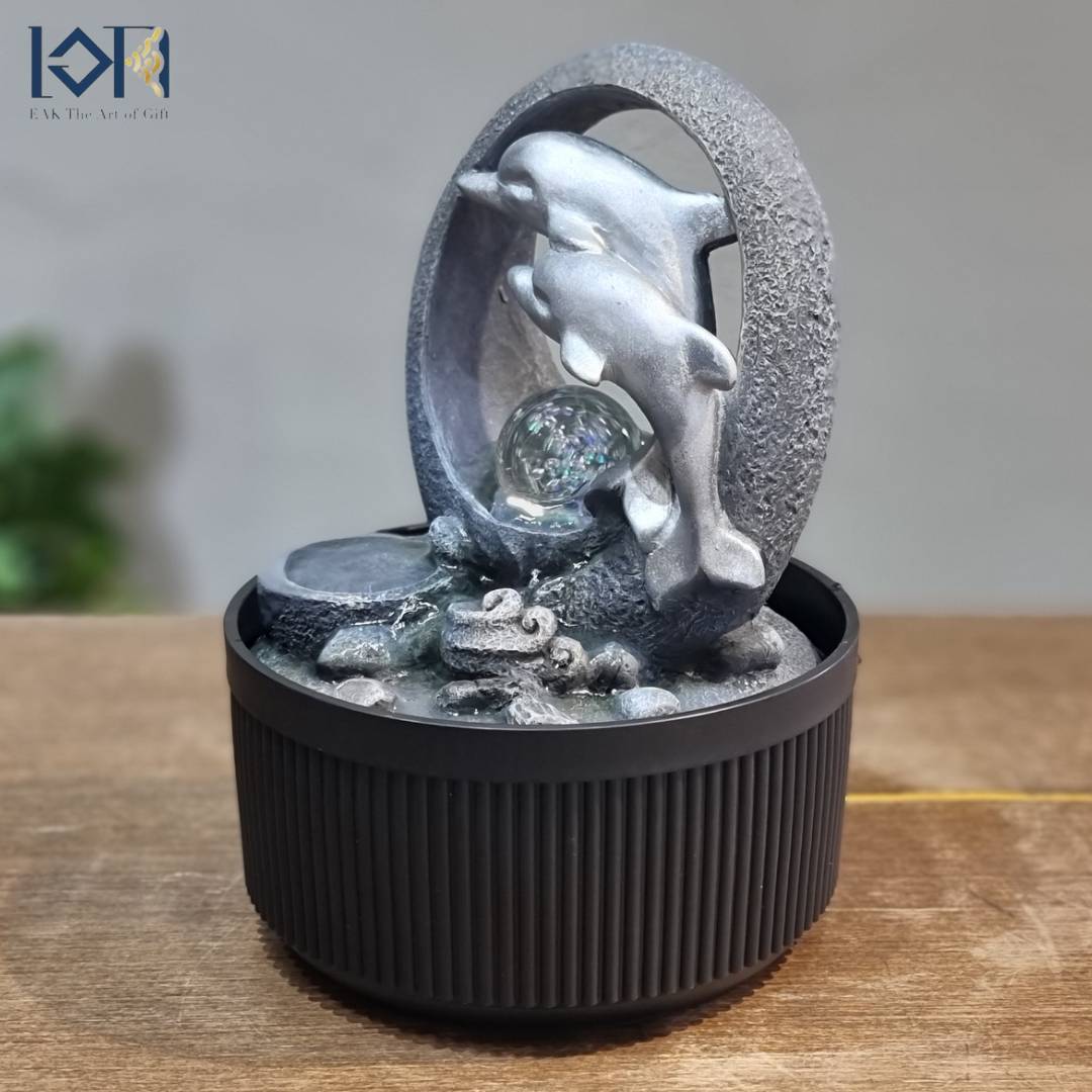 น้ำพุน้ำล้นตั้งโต๊ะ รุ่นปลาโลมาสีเงินรหัส7241233L น้ำตกเสริมฮวงจุ้ยตกแต่งบ้าน ของขวัญมงคลขึ้นบ้านใหม่ เปิดร้านใหม่