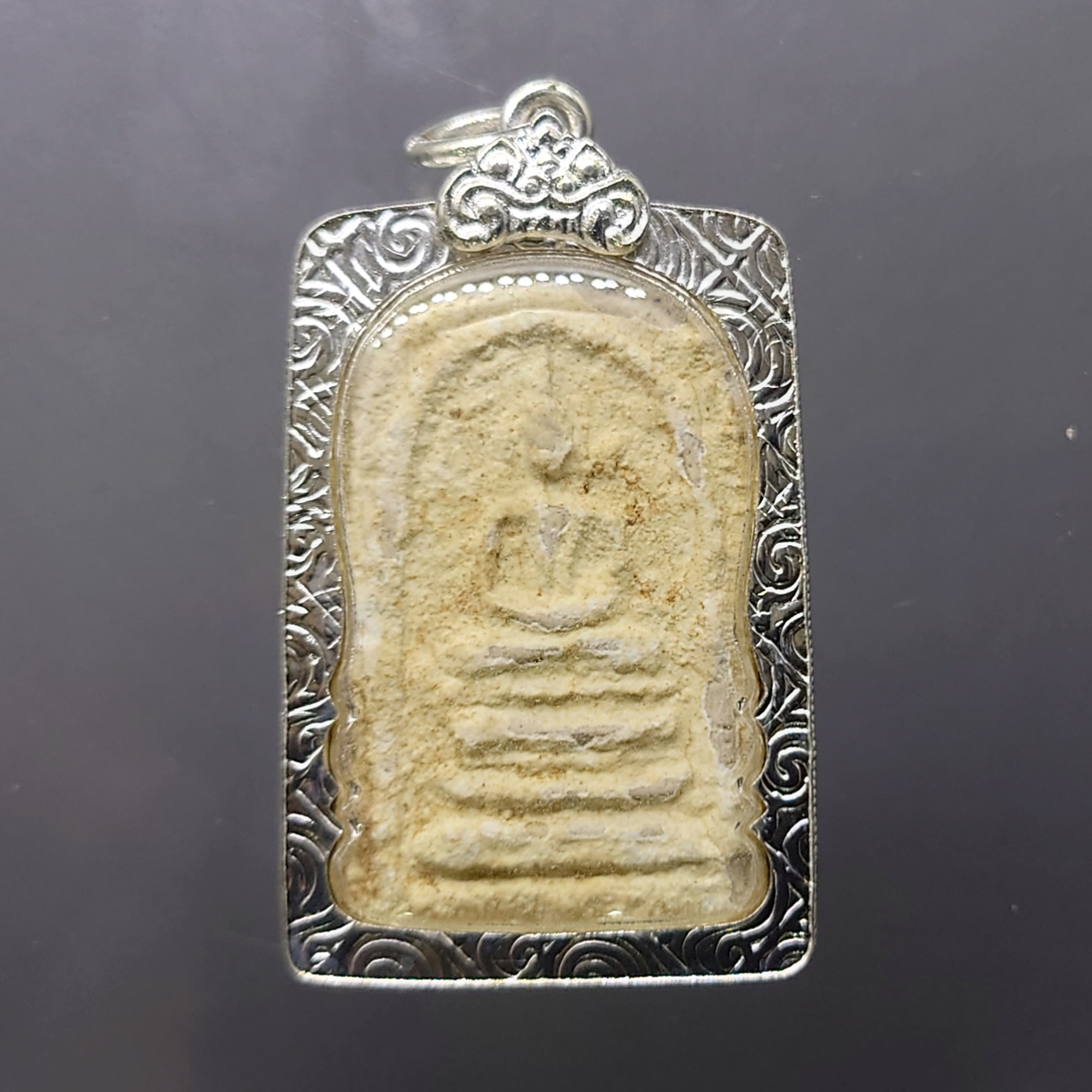 พระสมเด็จบางขุนพรหม ย้อนยุค พิมพ์ฐานแซม (แช่น้ำมนต์) วัดบางขุนพรหม ปี2547 พร้อมเลี่ยมกรอบไม่ครอน