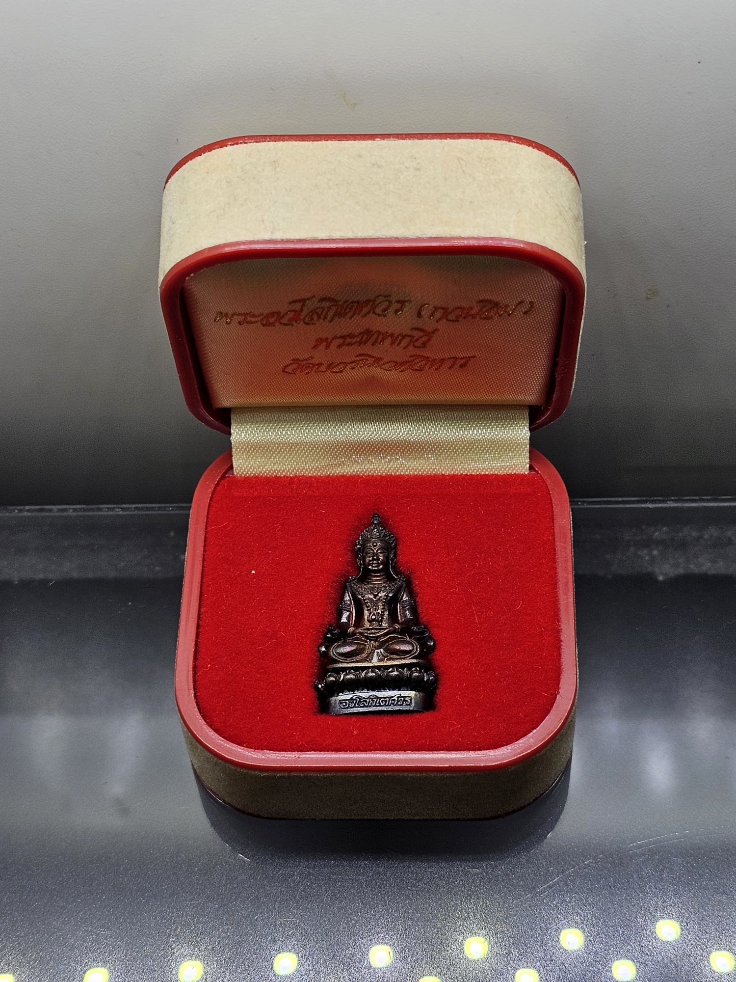 พระกริ่งอวโลกิเตศวร (กวนอิม) พระเทพกวี (สมเด็จพระวันรัต) เนื้อนวะ วัดบวรนิเวศวิหาร พ.ศ.2540 พร้อมกล่องเดิม