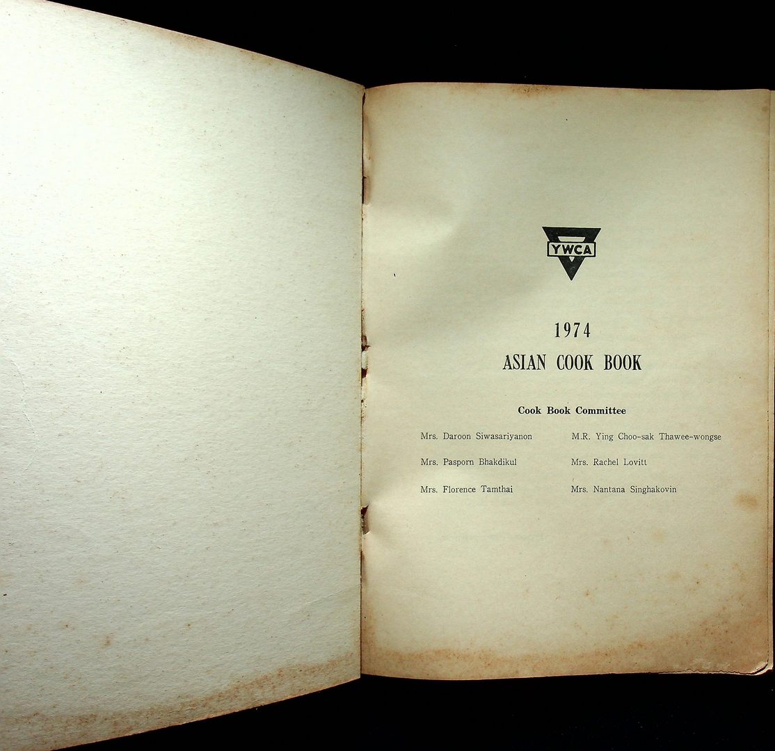 YWCA 1974 ASIAN COOK BOOK ในเล่มมีตำราอาหารหลายเชื้อชาติ