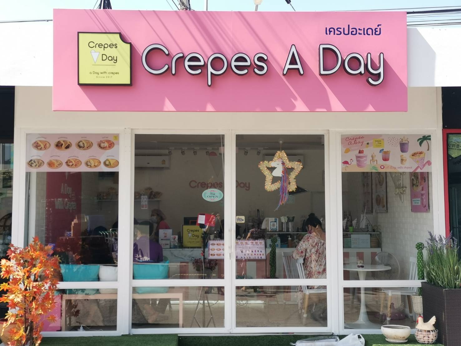 ป้ายตัวอักษรไฟออกหน้าและกล่องไฟไดคัทตามรูปทรง ป้ายไฟแอลอีดี งานCrepes A Day เครปอะเดย์