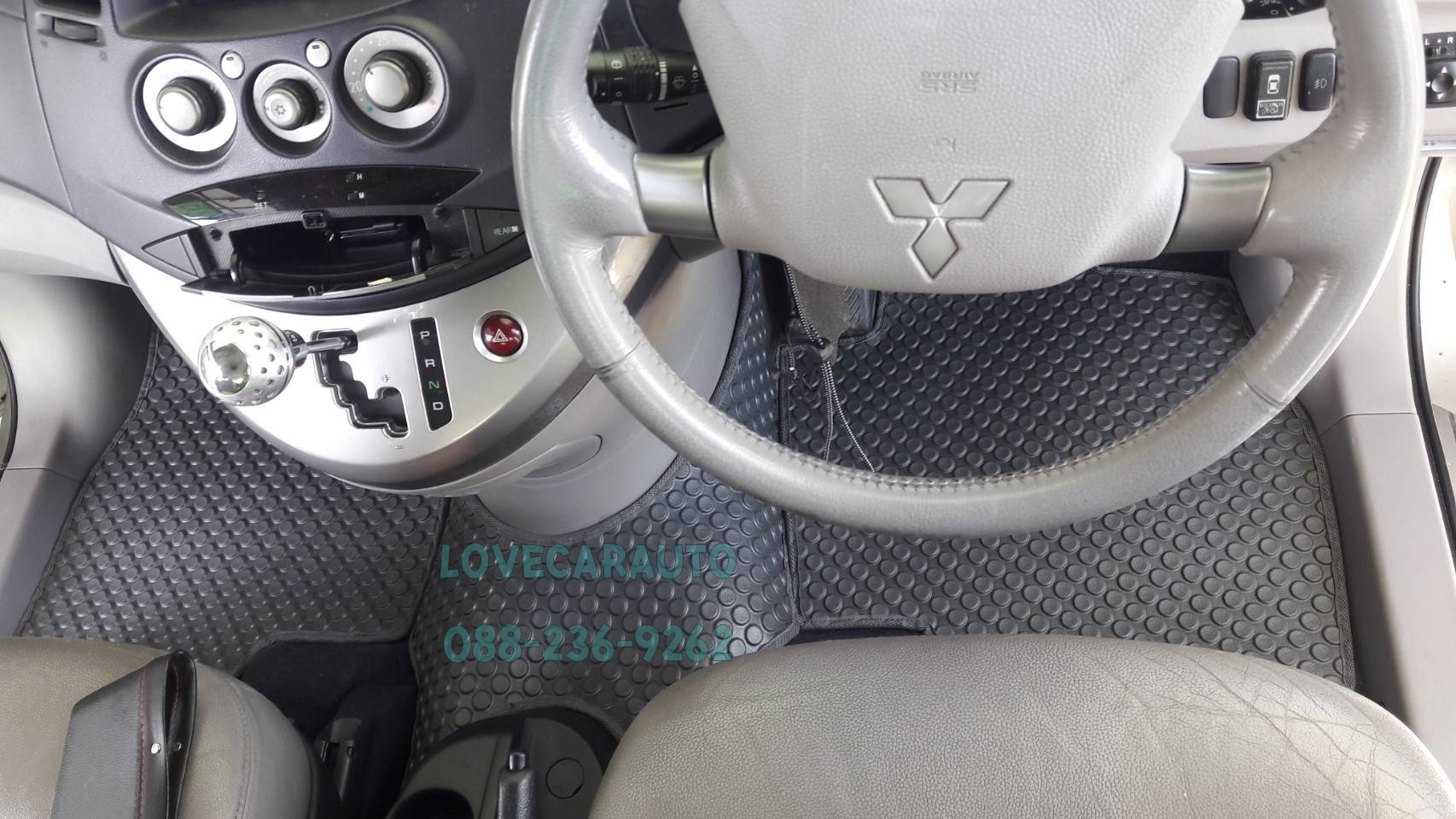 พรมปูพื้นรถยนต์ กระดุม Spacewagon กระดุมเทา