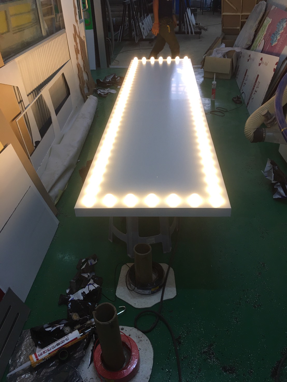 ป้ายไฟวินเทจไฟหัวปิงปอง งานNaughty Nails