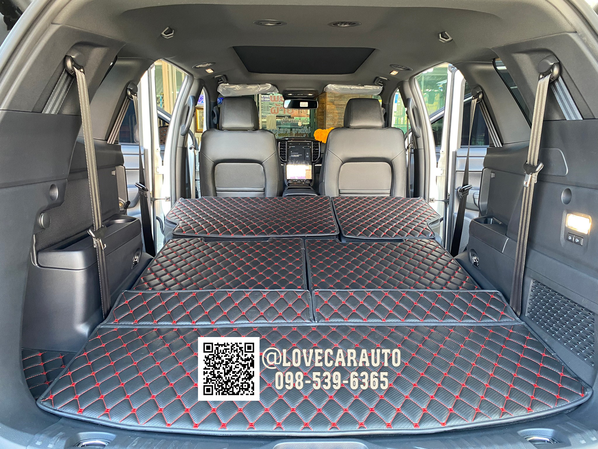 พรมปูพื้นรถยนต์ 7D Ford Everest 2022 ลายเคฟล่าสีดำด้ายแดง +ไวนิลสีดำ