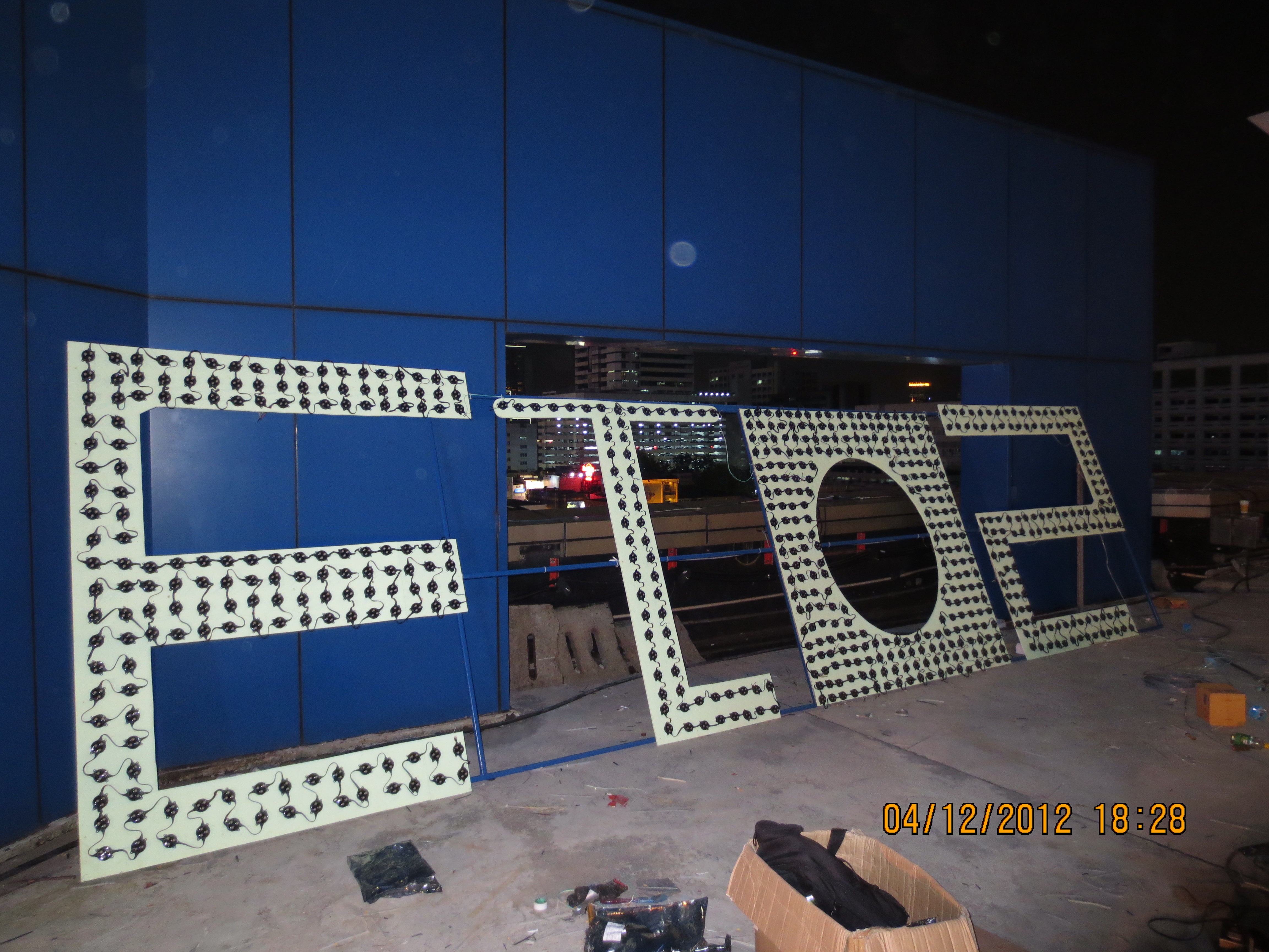 ป้ายไฟปิงปองRGB งานMERRY CHRISTMAS ปี2012 ตึกMBK