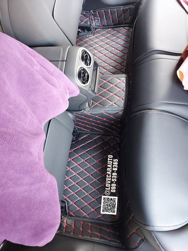 พรมปูพื้นรถยนต์ 6D Benz C220d W206 สีดำด้ายแดง