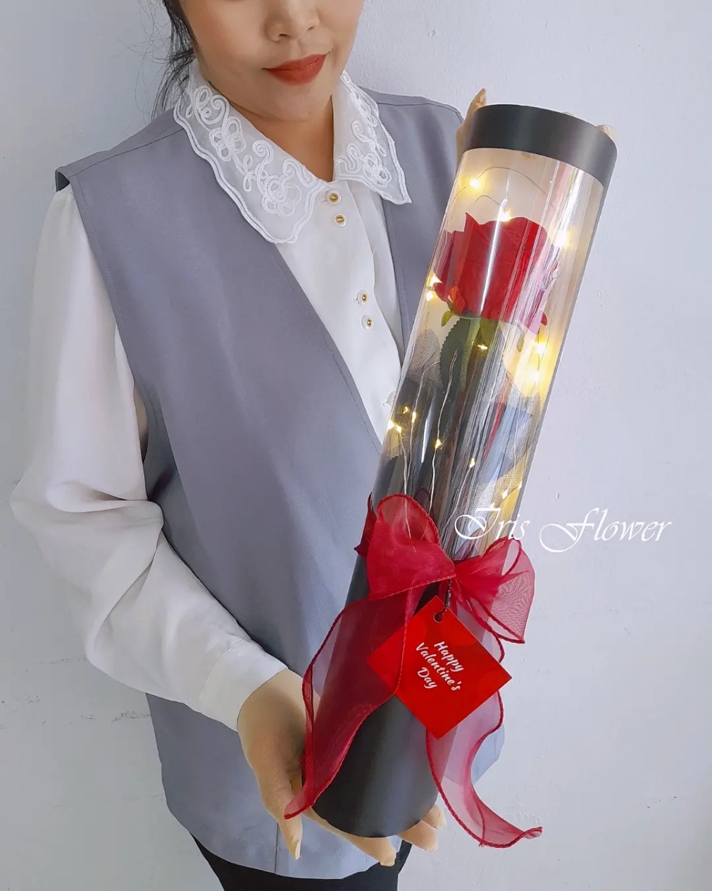 กล่องดอกไม้ (ดอกกุหลาบกำมะหยี่ )ประดับไฟ Led