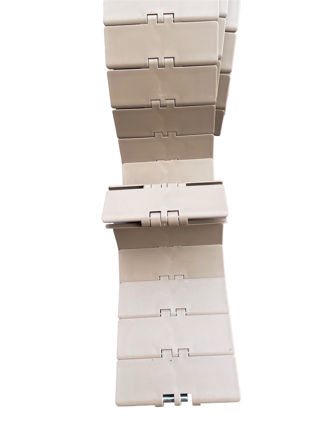 820-K450 Straight Top chain width 114.3 mm Pitch 38.1mm POM material Brow color สายพานลำเลียง(Conveyer) ขวดในโรงงานอุตสาหกรรมเป่าขวดหรือโรงงานผลิตน้ำ