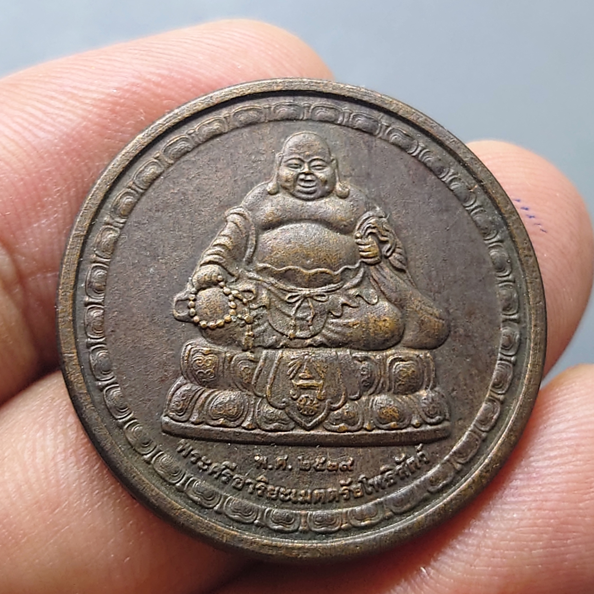 พระมหาโพธิสัตว์กวนอิม หลัง พระสังกัจจายน์ เนื้อทองแดง วัดโพธิ์แมนคุณาราม 2539 (ขนาด 2.8 เซ็น)