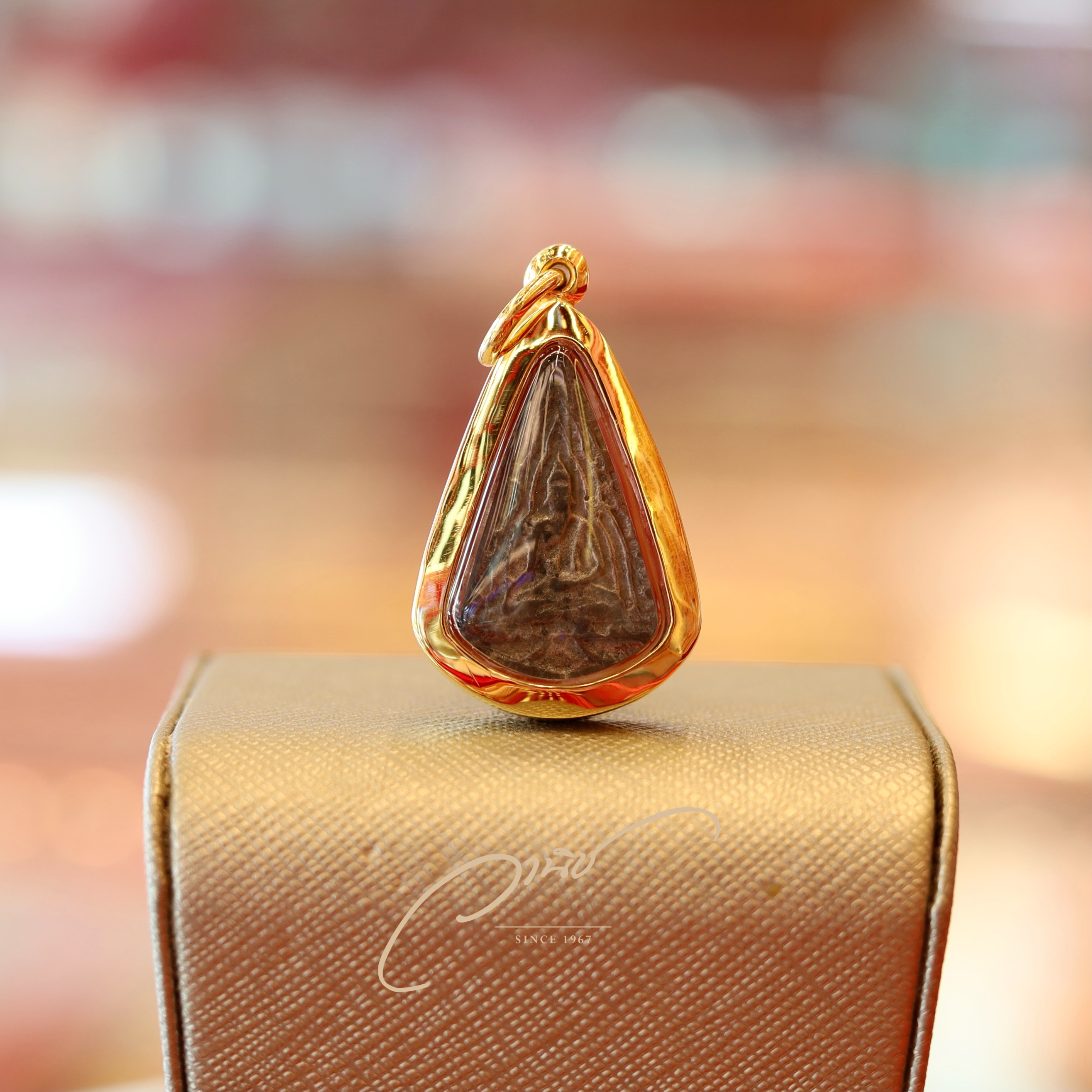 รับเลี่ยมกรอบพระกันน้ำ งานกรอบทองแบบสั่งทำพิเศษทอง 95% (ฝังพลอย เพชร หัวสิงห์ ลงยา ขัดมัน ฯลฯ)