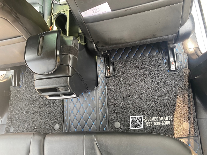 พรมปูพื้นรถยนต์ 7D Isuzu Dmax 4Door 2022 สีดำด้ายฟ้า+ไวนิลดำ