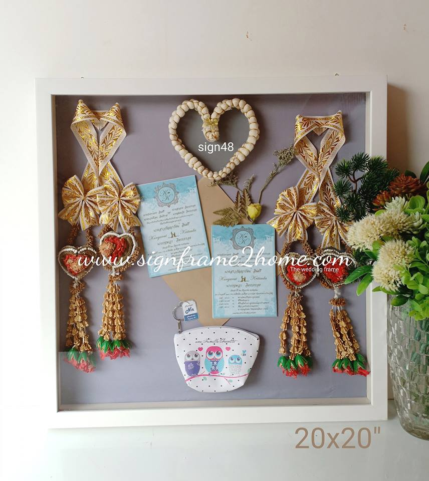 กรอบรูปทรงลึกงานแต่ง ลายไม้ขาวเรียบ ขนาด 20x20" ปูพื้นสีสีเทา