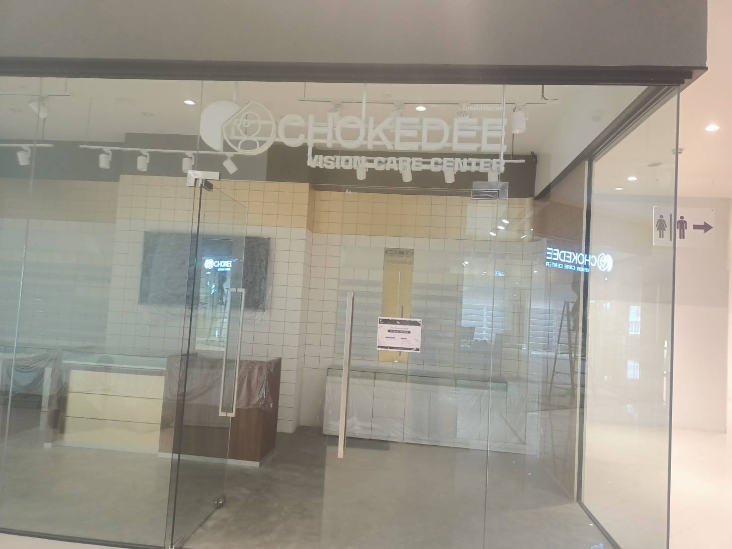 ป้ายหน้าร้าน ป้ายบริษัท ป้ายไฟแอลอีดีออกไฟตัวหนังสือไฟออกหน้า งานCHOKEDEE VISION CARE CENTER
