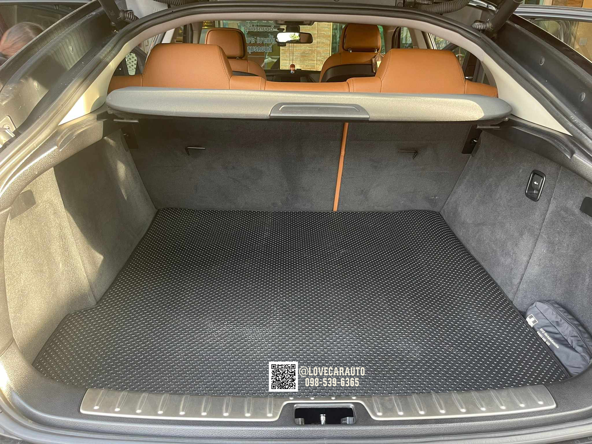 พรมปูพื้นรถยนต์ Bmw X6 2011 กระดุมเล็กสีดำ