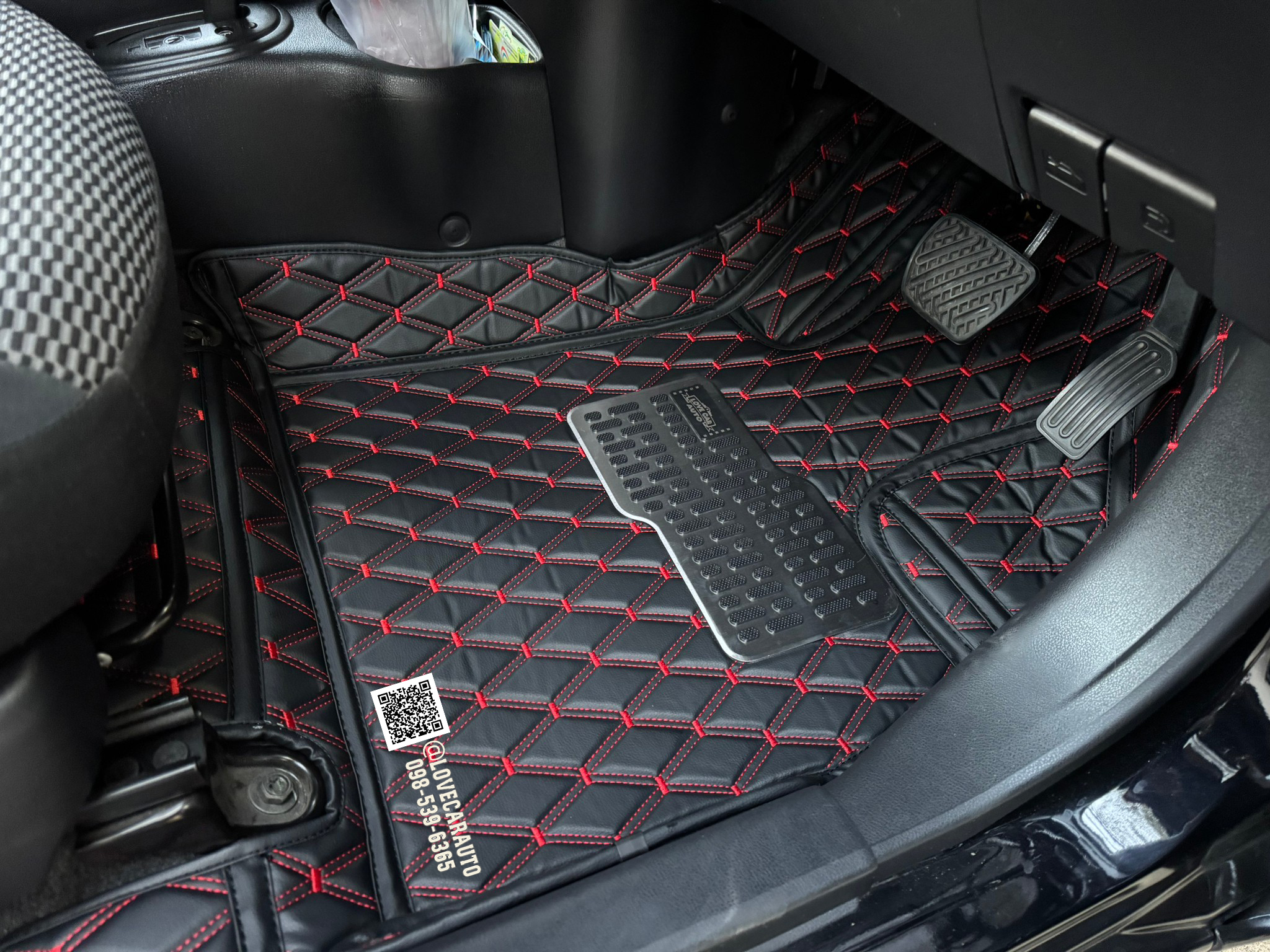 พรมปูพื้นรถยนต์ 6D nissan march สีดำด้ายแดง