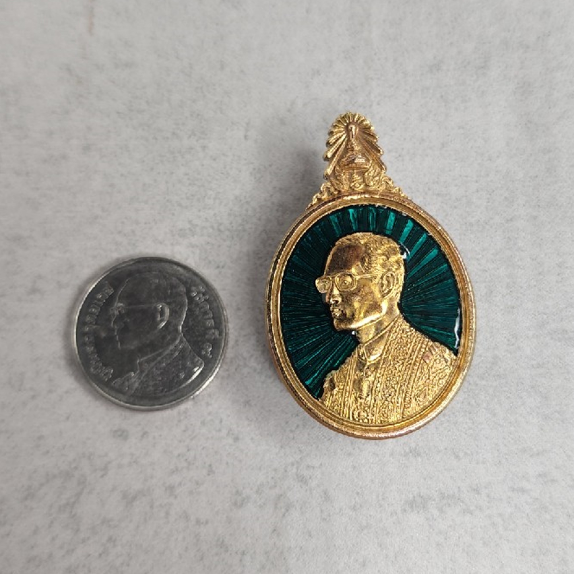 เข็มกลัด เข็มที่ระลึก 5 ธันวามหาราช ครั้งที่ 25 ในหลวง ร9 พ.ศ.2544