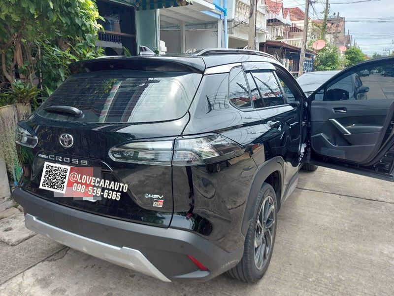 พรมปูพื้นรถยนต์ toyota cross hybrid 2025 สีดำล้วยเคฟล่า