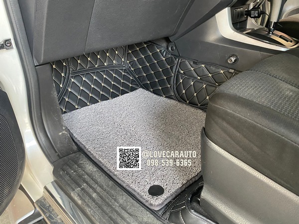 พรมปูพื้นรถยนต์ 7D Isuzu Dmax 4Door 2022 สีดำด้ายทอง+ไวนิลเทา