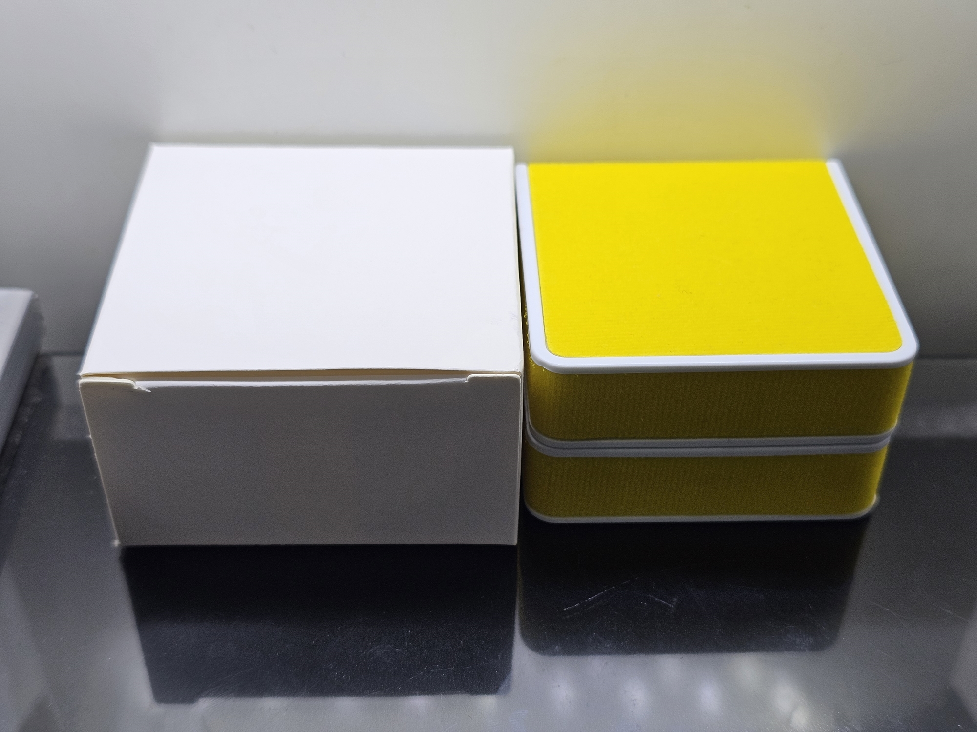 หลวงพ่อทวด เหยียบน้ำทะเลจืด เนื้อทองคำแท้ พิมพ์สี่เหลี่ยมสมเด็จเล็ก หลังพระคาถาหลวงพ่อทวด รุ่น 106 ปี อาจารย์ทิม พ.ศ.2561 พร้อมกล่องเดิม