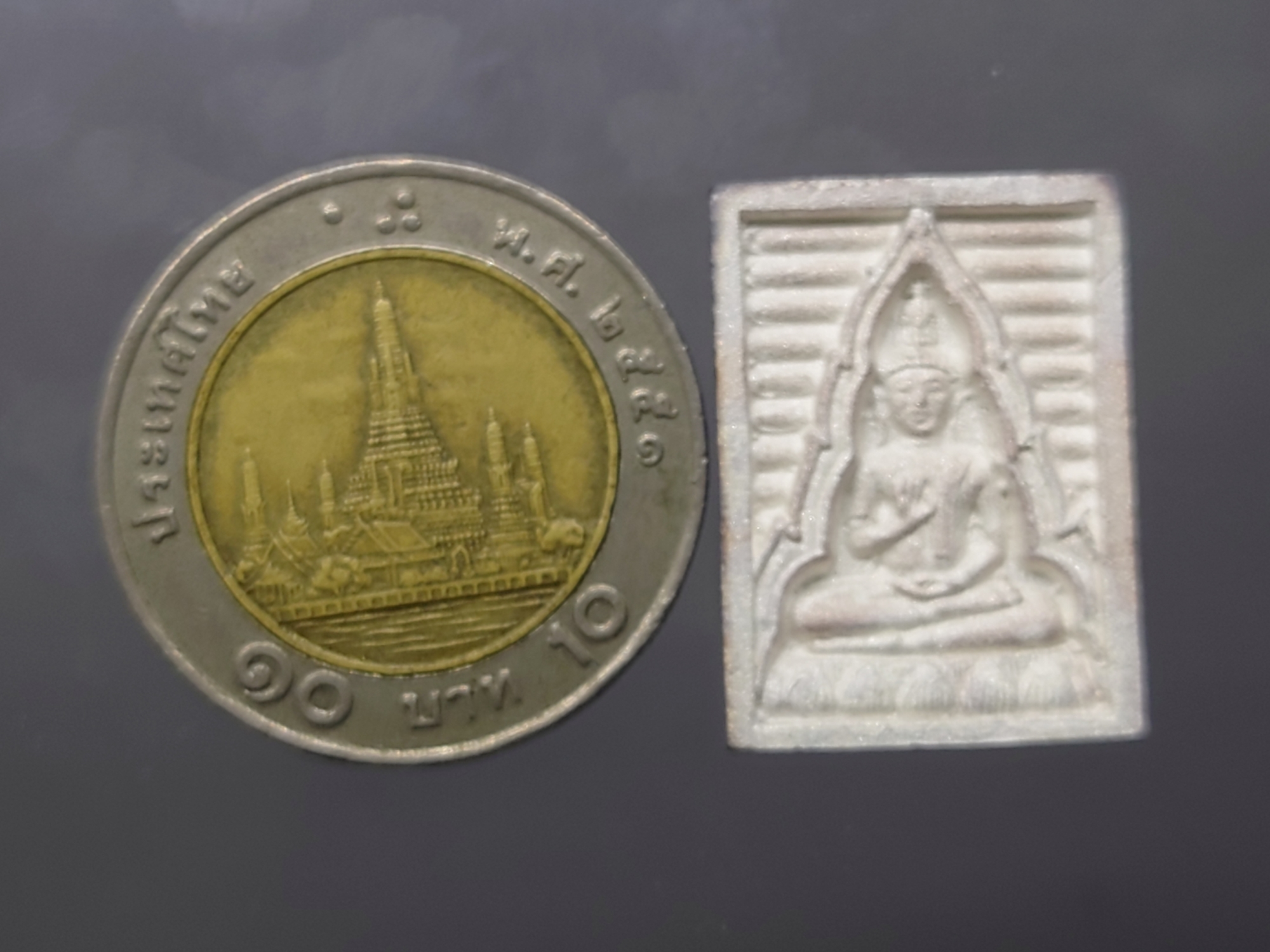 พระสมเด็จ วัดปากน้ำ รุ่นสร้างวิทยาลัยสงฆ์ เนื้อเงิน พิมพ์ใหญ่ ปี 2547 พร้อมกล่องกำมะหยี่เดิม