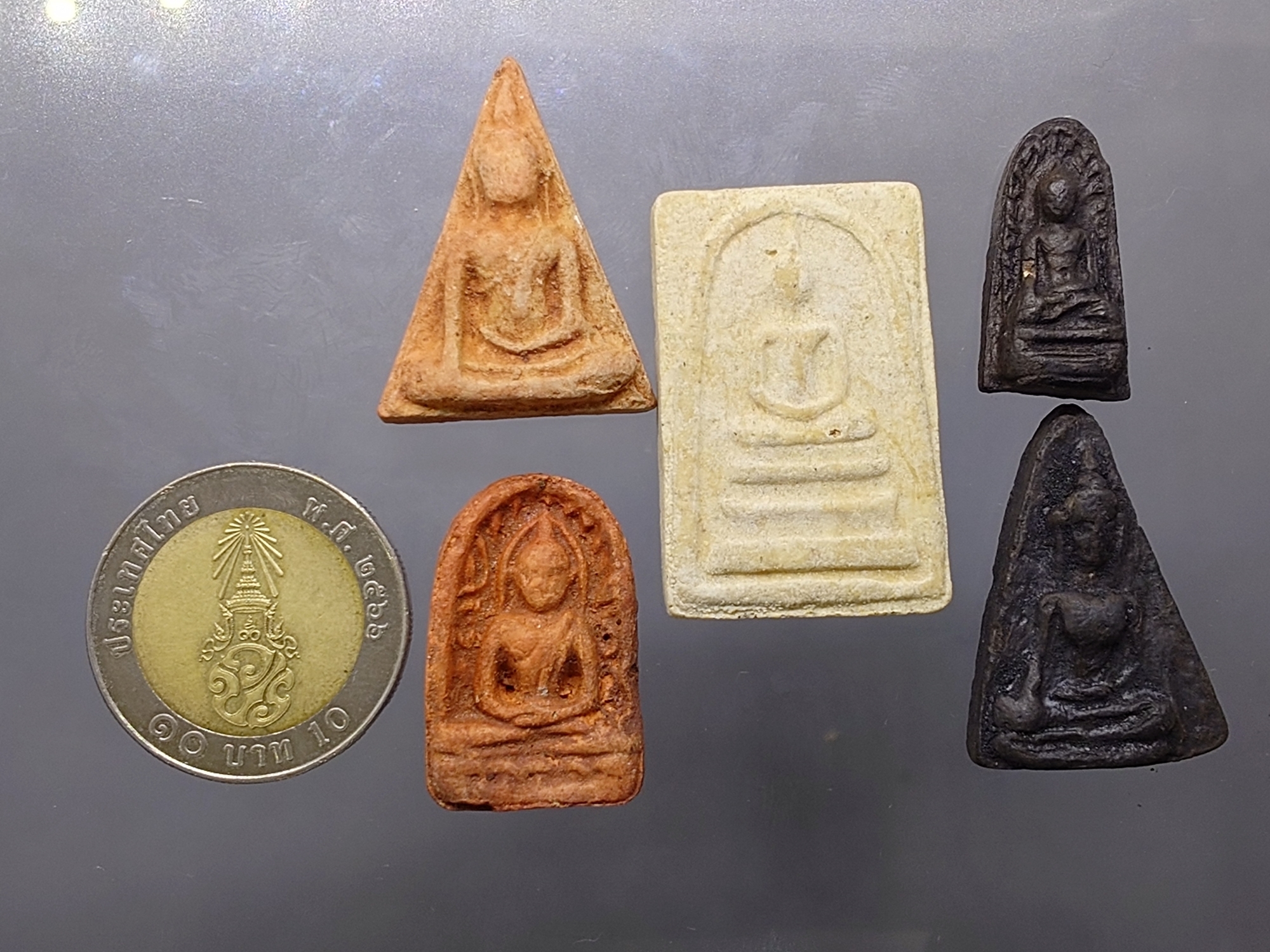 พระเบญจภาคี ภ.ป.ร. เนื้อผง ที่ระลึกสร้างวิทยาลัยการอาชีพ วังไกลกังวล วิทยาเขตชะอำ ปี2549 พร้อมกล่องเดิม