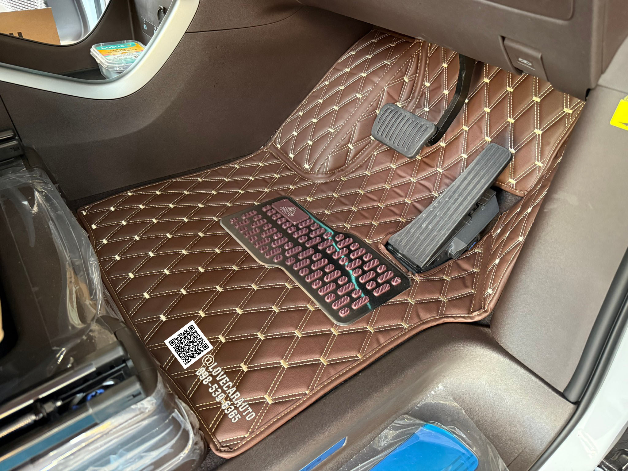 พรมรถตู้ Byd denza Vvip ด้ายคู่ สีกาแฟ