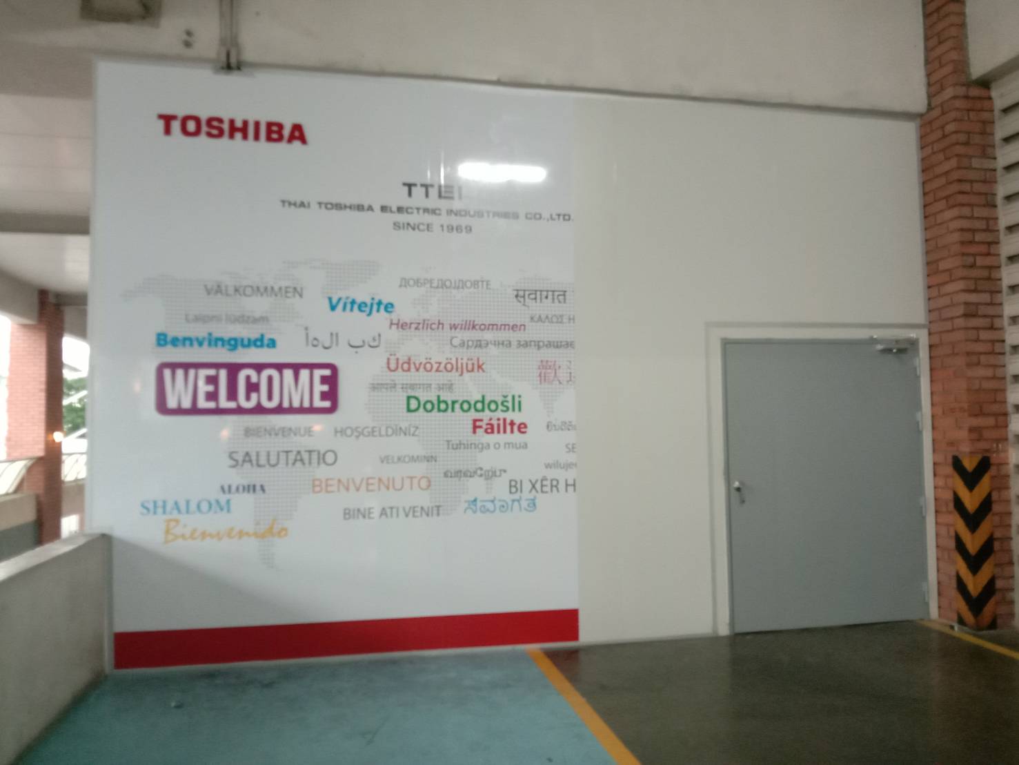 งานตกแต่งบอร์ดกระดานติดผนังของโรงงานโตชิบา