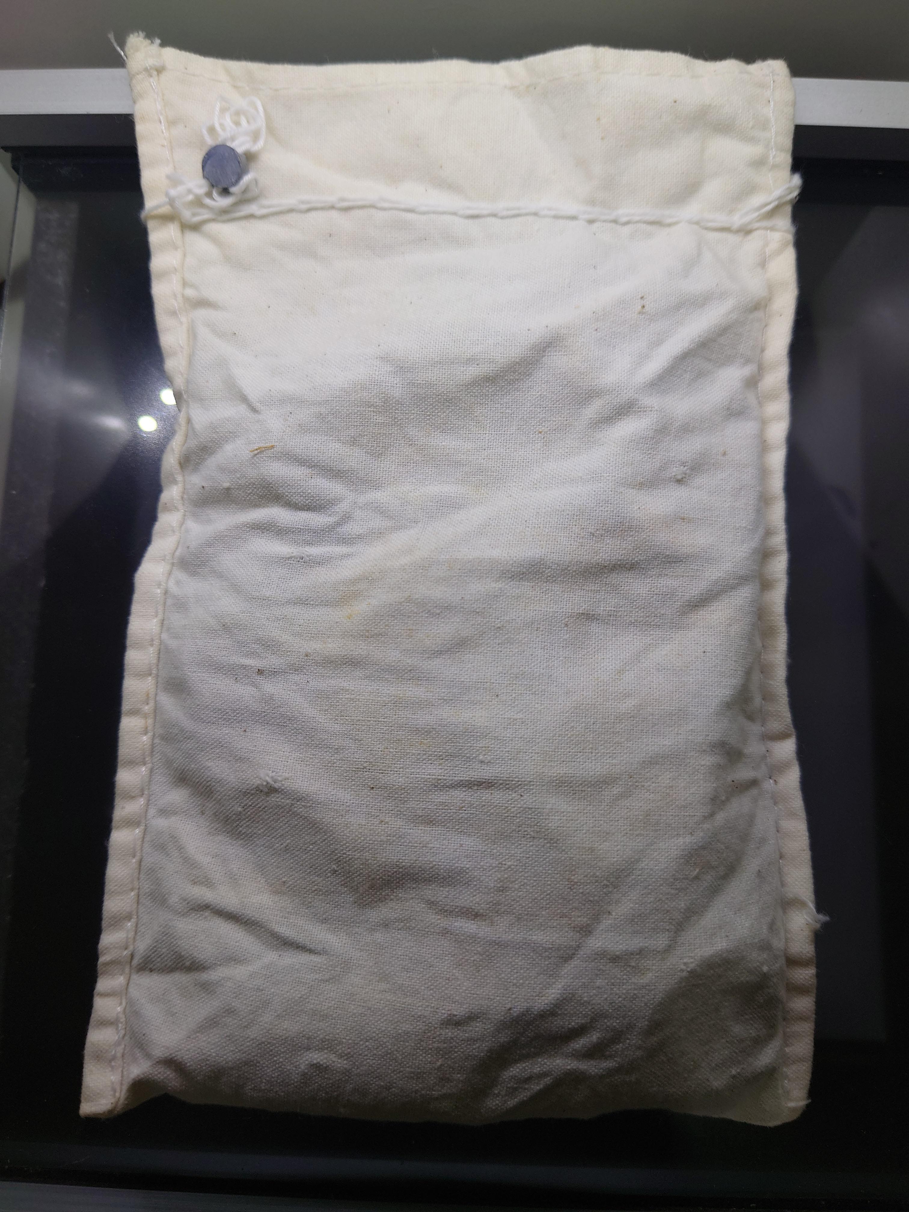 เหรียญยกถุง (100 เหรียญ) เหรียญ 10 บาท สองสี ที่ระลึกครบ 90 ปี ธนาคารออมสิน พ.ศ.2546 ไม่ผ่านใช้