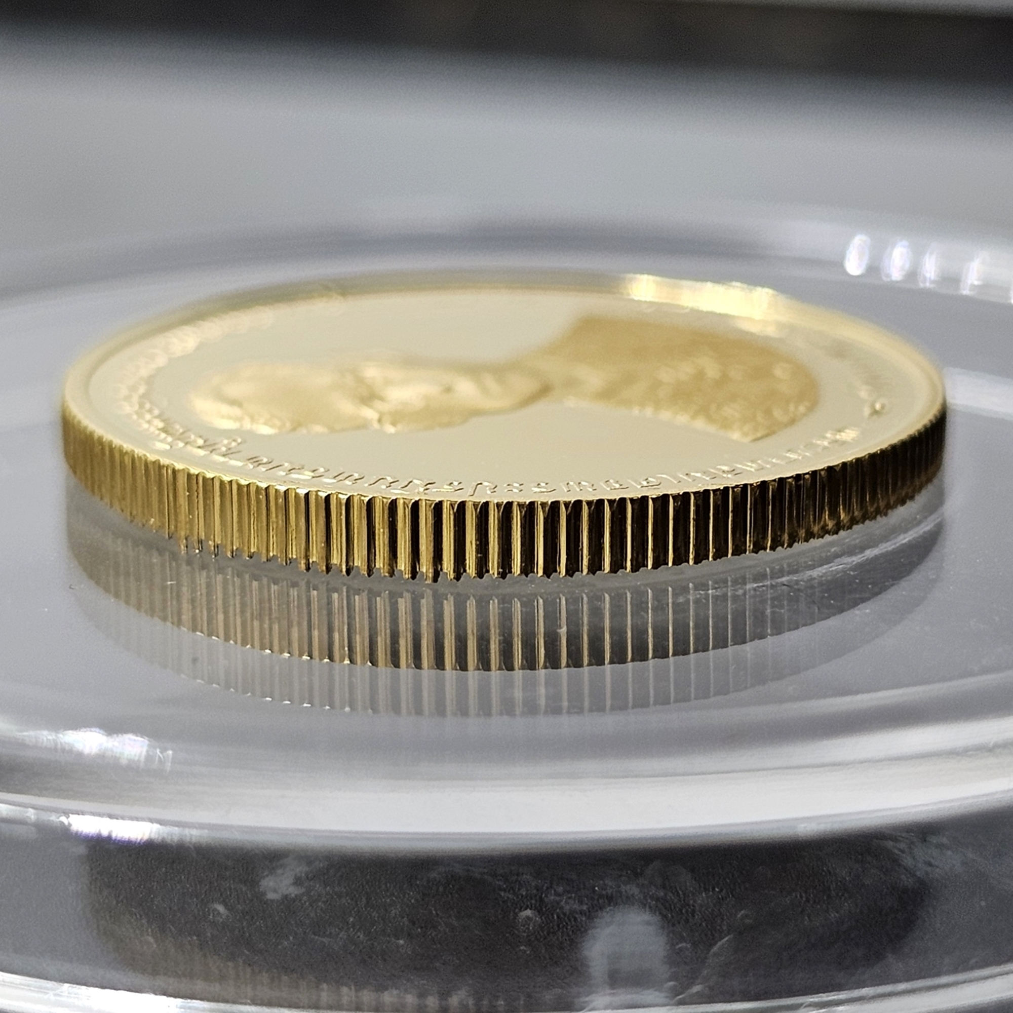 เหรียญทองคำขัดเงา ชนิดราคา 3000 บาท (หนัก สองสลึง) ที่ระลึก ในหลวง ร9 พระราชพิธีกาญจนาภิเษก พ.ศ.2539