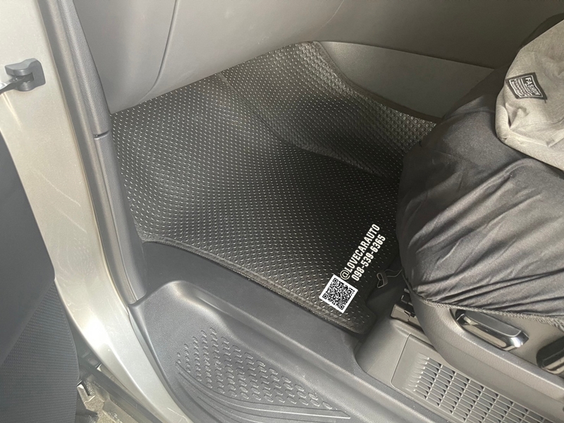 พรมกระดุม Lexus LM350H 2024 กระดุมเล็กดำ