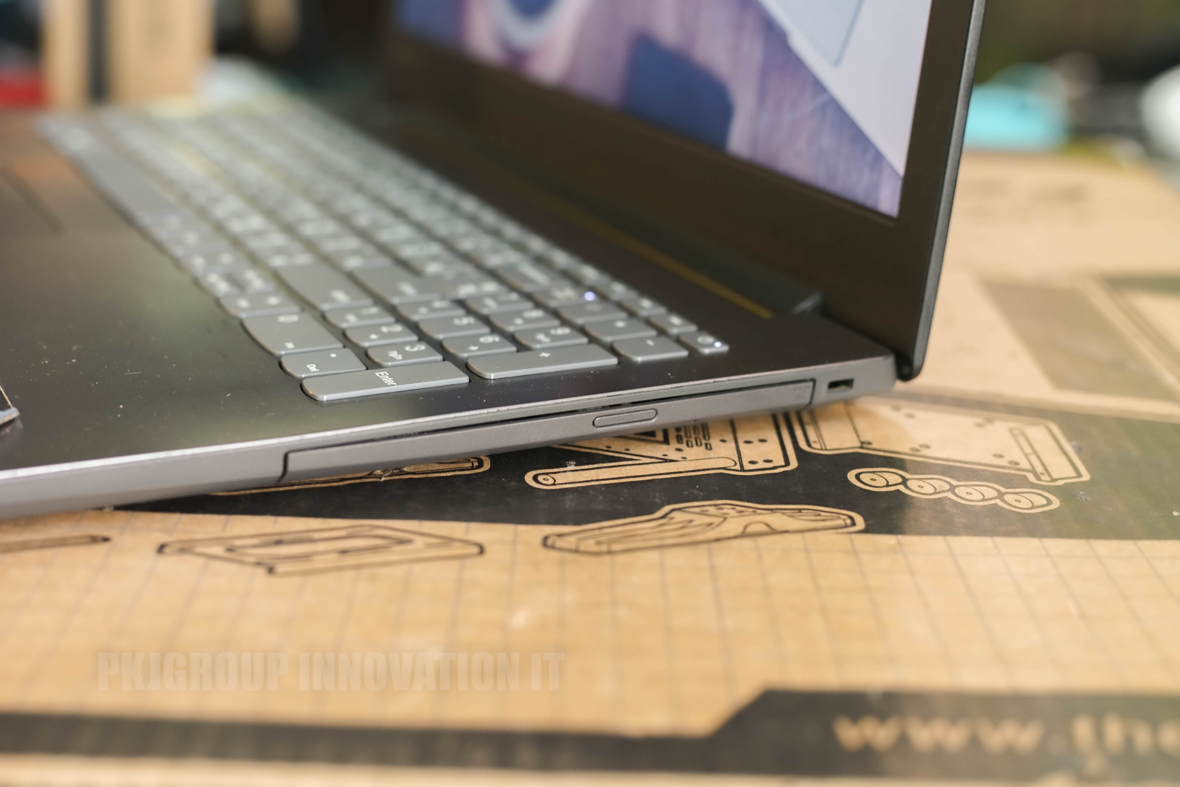 โน๊ตบุ๊คทำงานมือสอง Lenovo ideapad 330-151KB 81DC00STTA i3-7130U RAM 4 GB SSD 120 GB