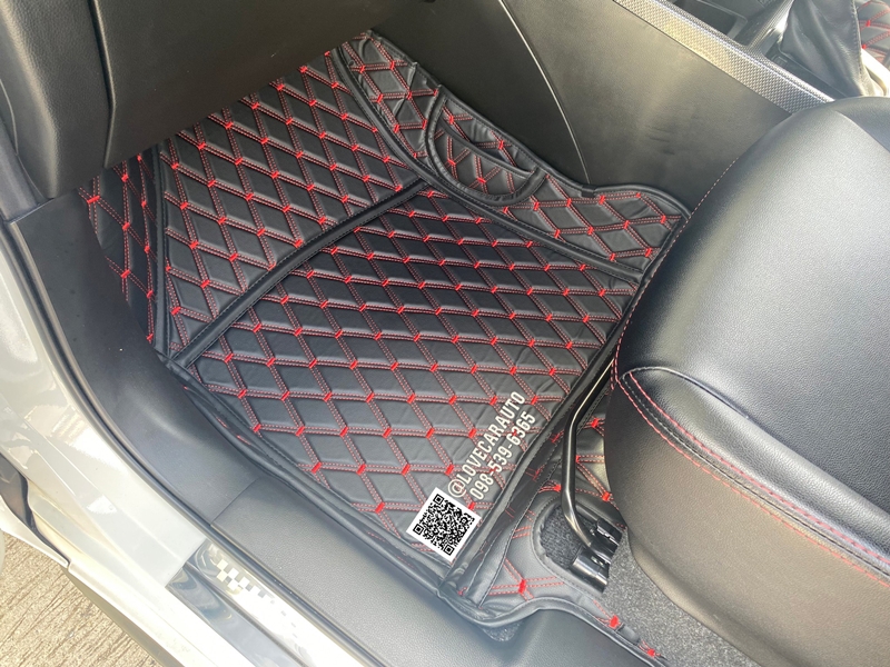 พรมปูพื้นรถยนต์ suzuki Swift 2023 VVIPด้ายคู่ สีดำด้ายแดง
