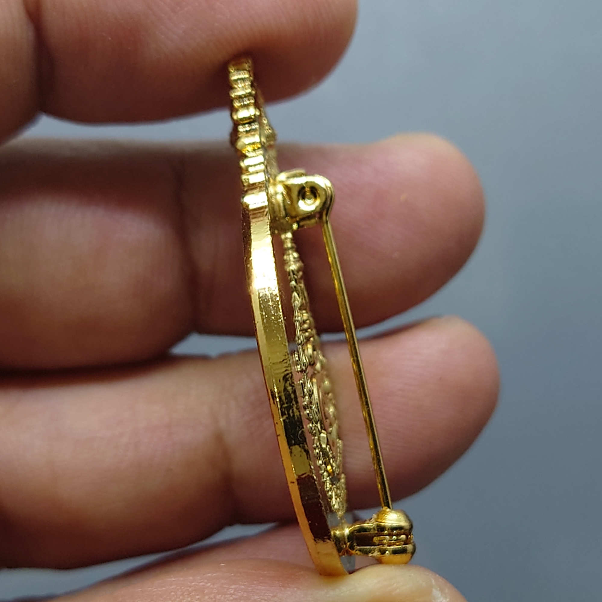 เข็มกลัด เข็มที่ระลึก 5 ธันวามหาราช ครั้งที่ 27 ในหลวง ร9 พ.ศ.2546