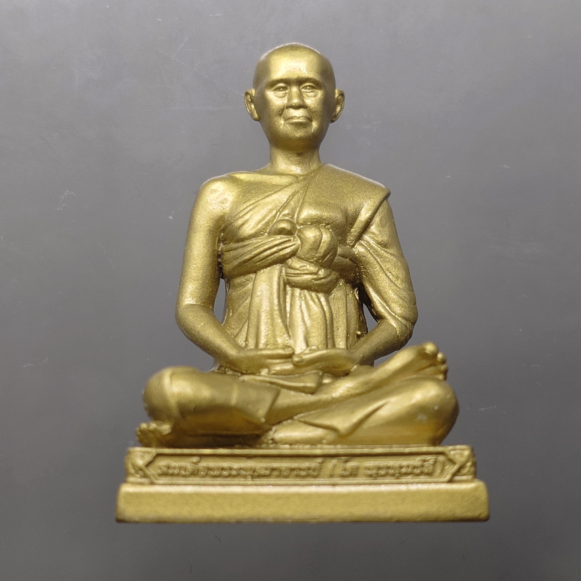 รูปเหมือนสมเด็จพระพุฒาจารย์ (โต พฺรหฺมรํสี) ขนาดบูชา เนื้อทองเหลือง รุ่นอนุสรณ์ ๑๕๑ ปี วัดระฆังโฆสิตารามฯ ปี2566 กล่องเดิม