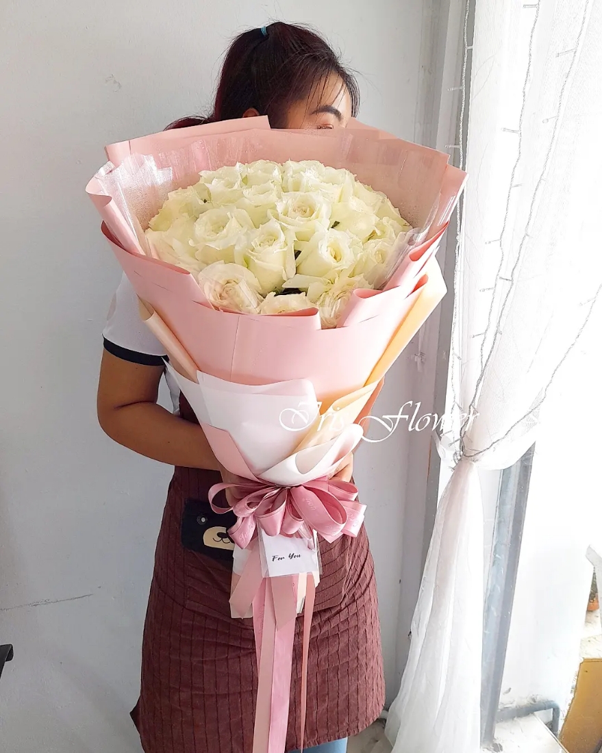 ช่อดอกกุหลาบสีขาว 20 ดอก
