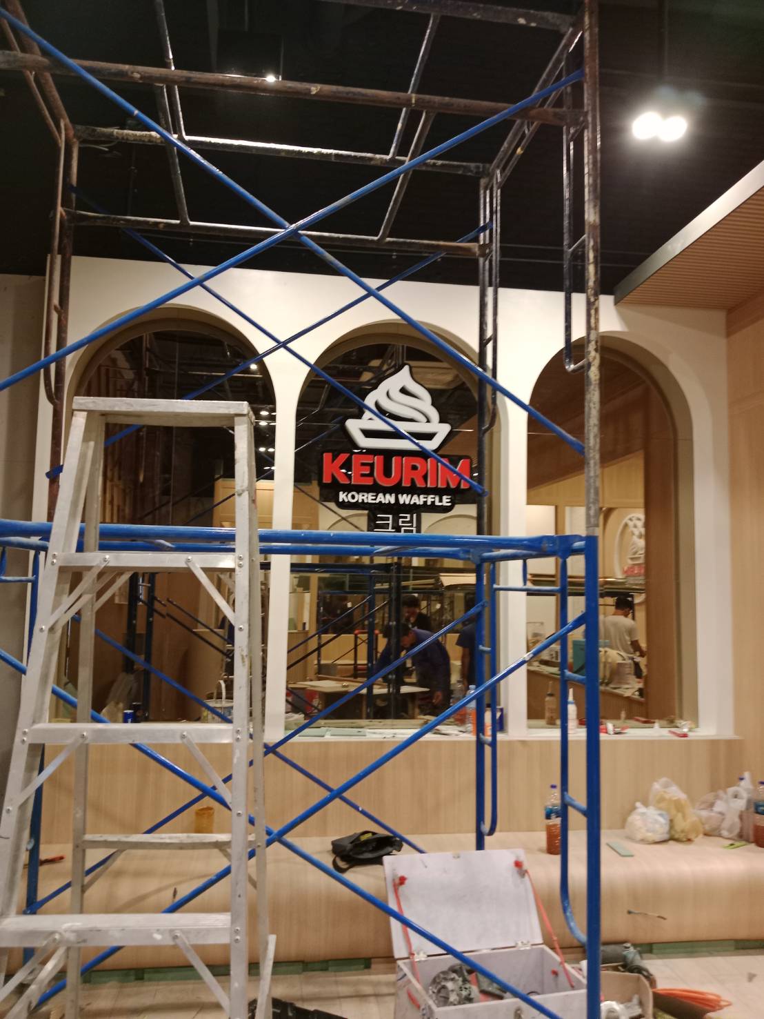 ป้ายตัวอักษรไฟออกหน้า ป้ายร้านอาหารเกาหลี KEURIM KOREAN WAFFLE