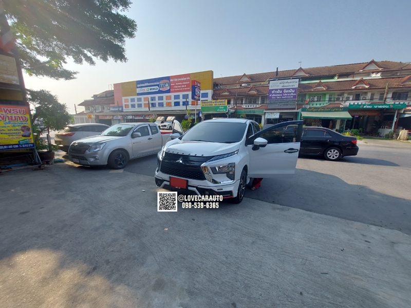 พรมปูพื้นรถยนต์ mitsubishi Xpander Cross 2023 สีแดงไวน์