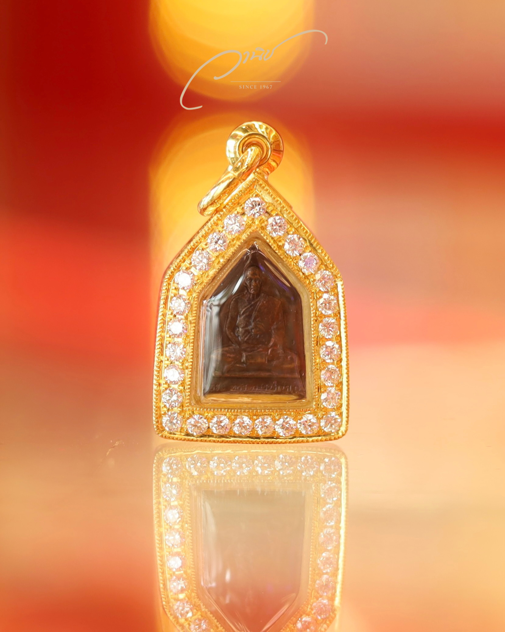 รับเลี่ยมกรอบทอง งานสั่งทำกรอบทองพิเศษฝังเพชรแท้ ยกซุ้มหัวสิงห์ เลี่ยมพระ