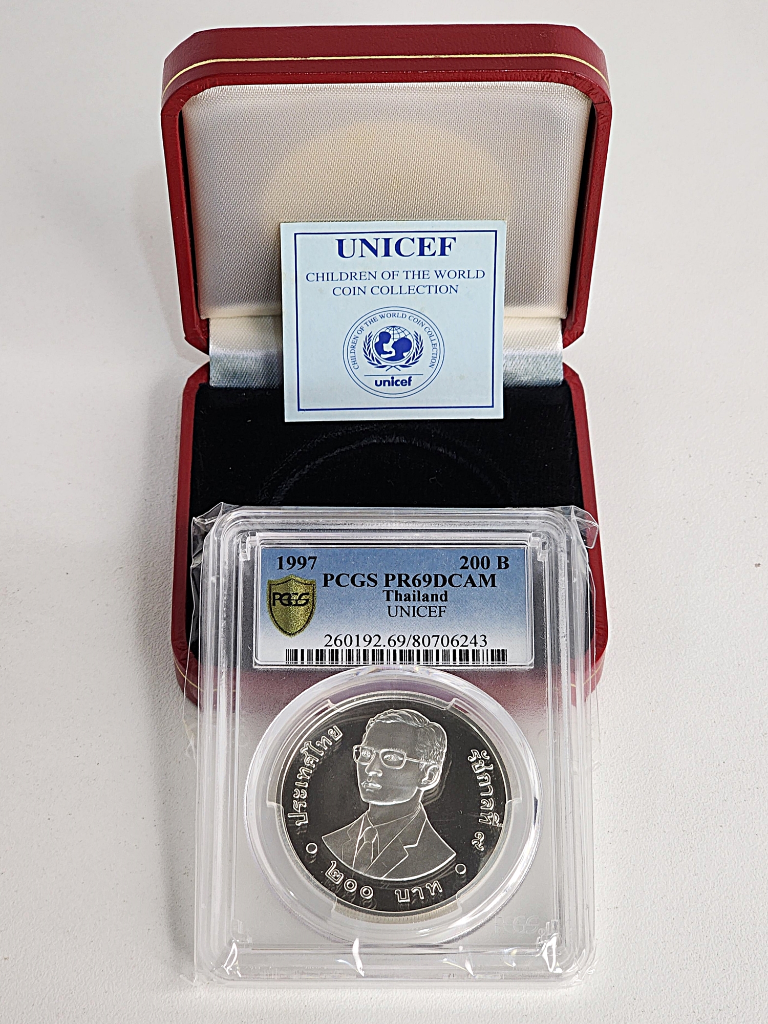 เหรียญเงินขัดเงา 200 บาท เด็กเล่นหมากเก็บ ที่ระลึก 50 ปี กองทุนสงเคราะห์เด็กแห่งสหประชาชาติ UNICEF พ.ศ.2540 เหรียญเกรด PCGS PR 69 DCAM