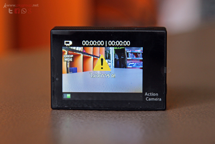 ด้านหลังของกล้อง Action Camera เป็นจะแสดงผลขนาด 2 นิ้ว วึ่งจะเป็นการบอกรายละเอียดต่างๆให้เราทราบว่า ภาพเป็นอย่างไร อยู่ในโหมดอะไรอยู่