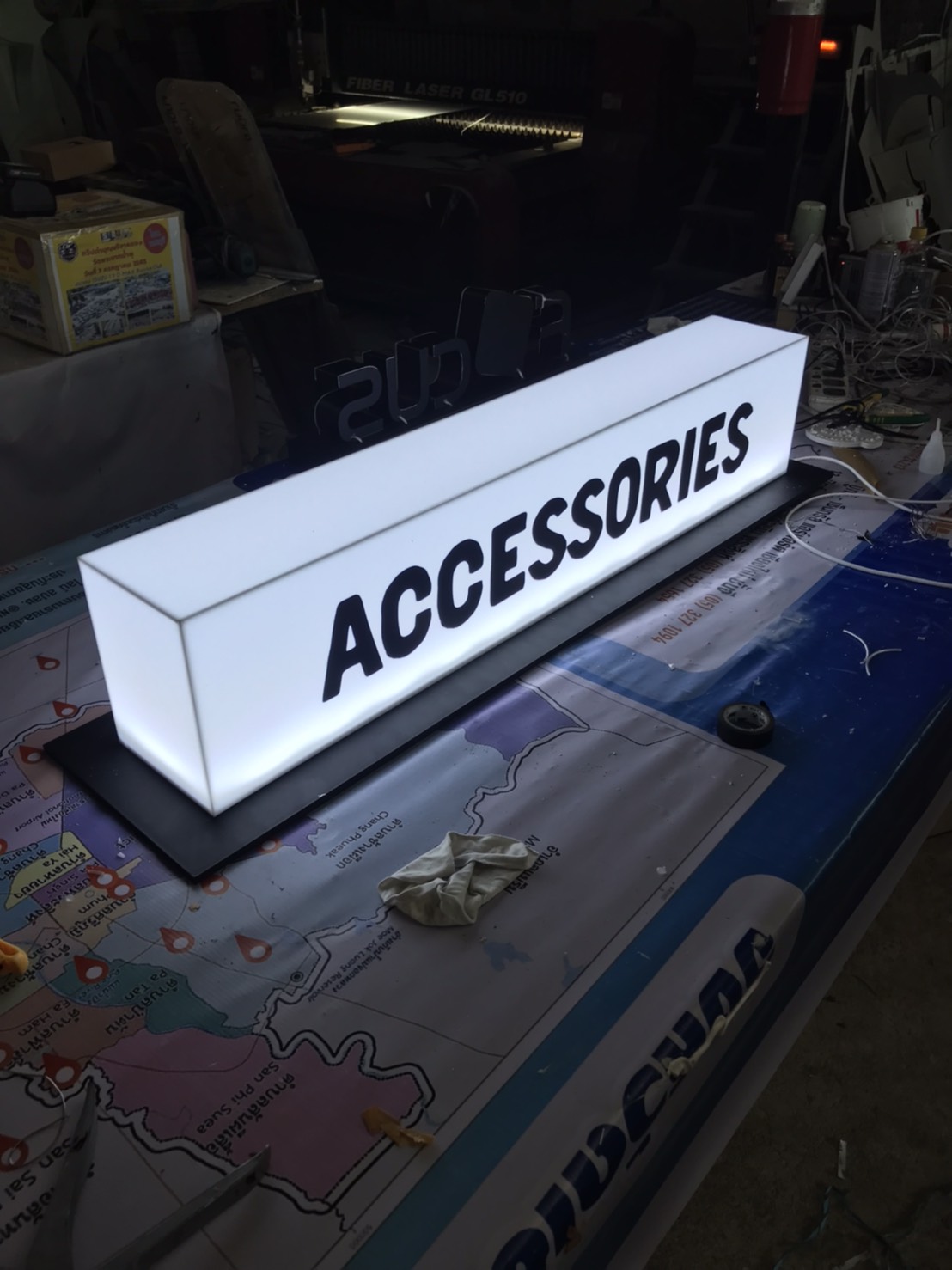 รับทำป้ายกล่องไฟยกขอบอะคริลิก ป้ายอะคริลิกมีไฟแอลอีดี ป้ายACCESSORIES