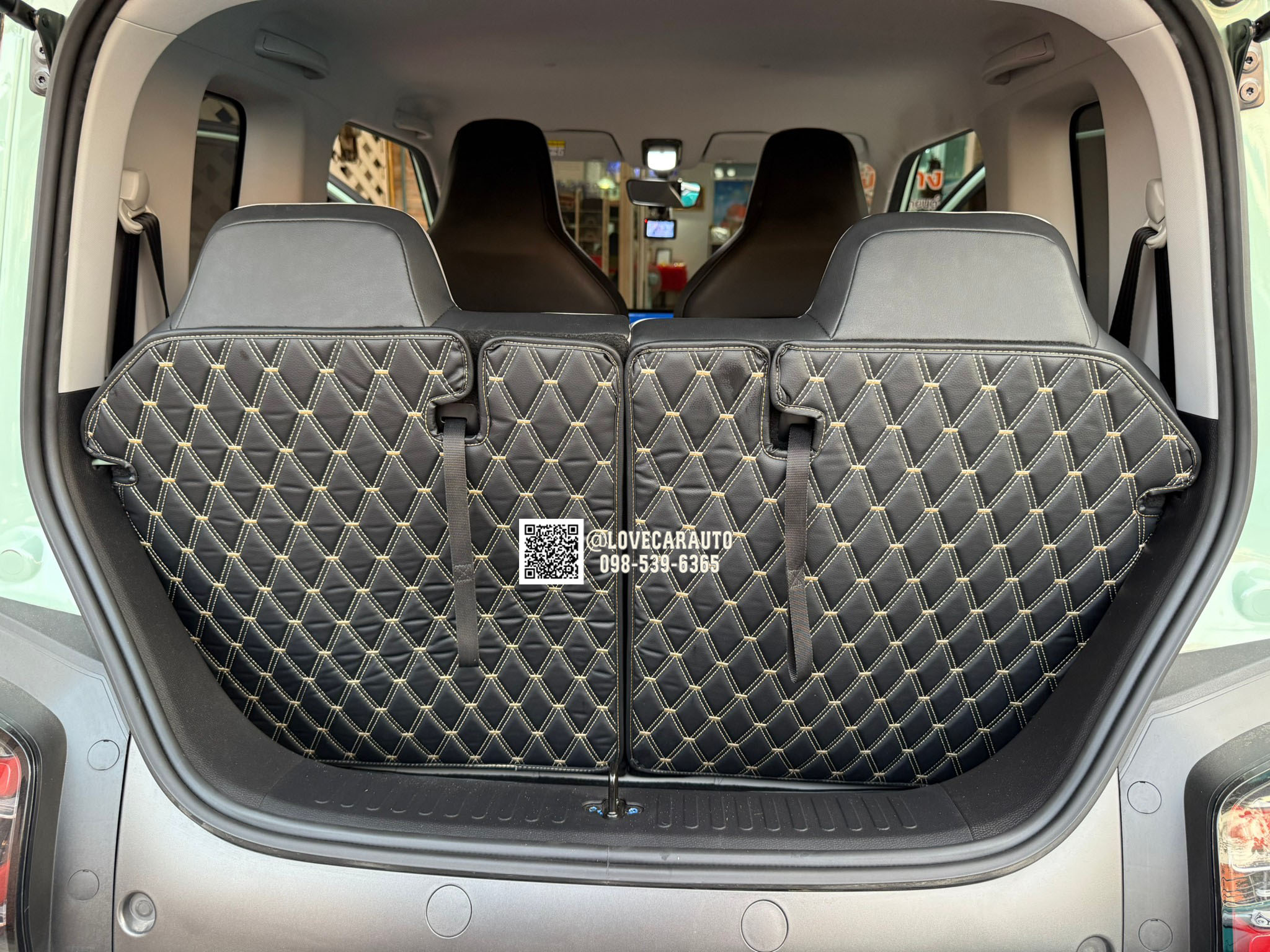 พรมปูพื้นรถยนต์ 6D wuling air ev สีดำด้ายทองด้ายคู่
