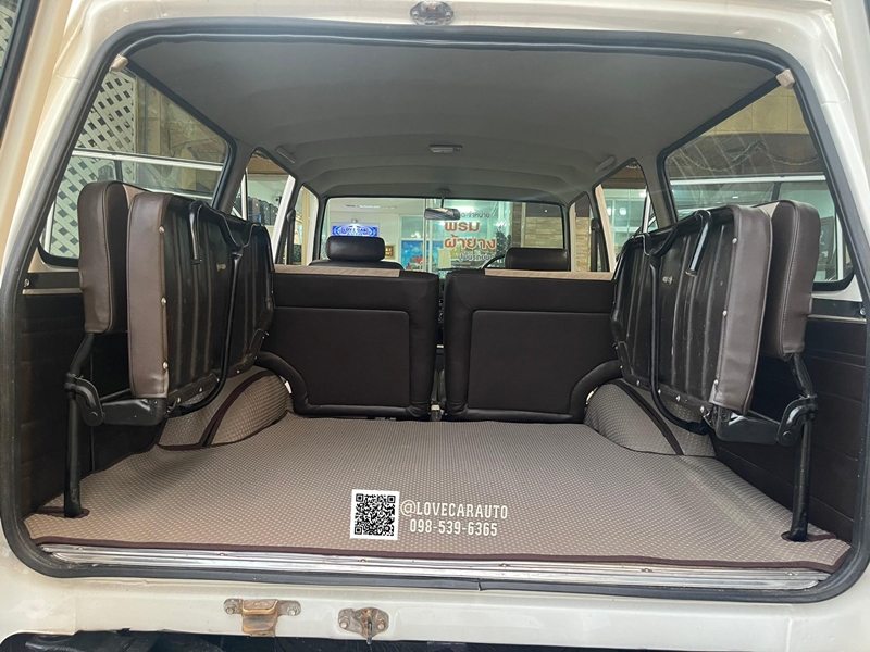 พรมปูพื้นรถยนต์ Toyota Land Cruiser FJ60 1983 กระดุมเล็กสีน้ำตาล